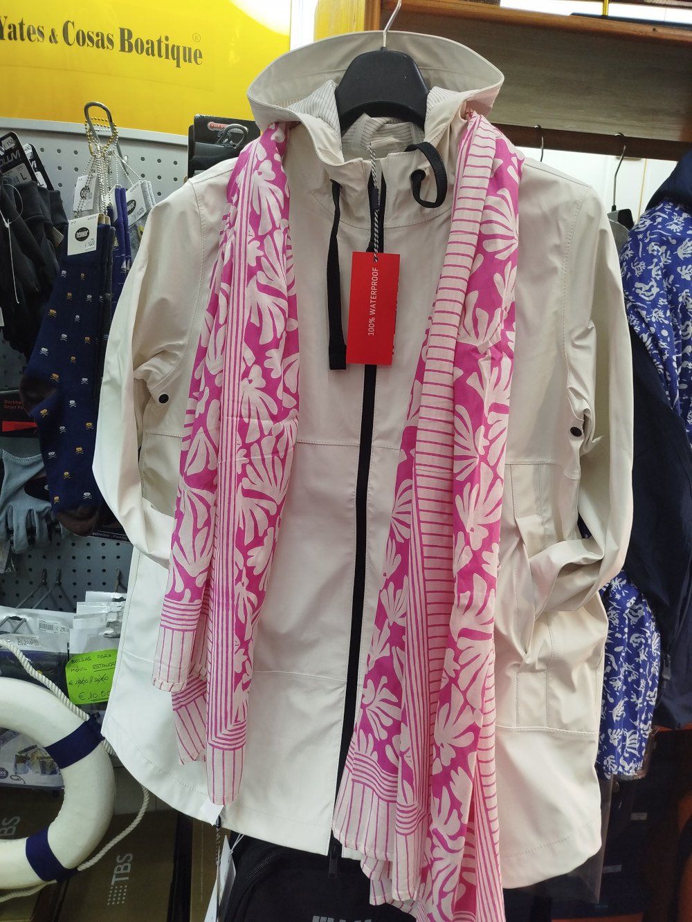 chubasquero-batela-de-senora-pareo-fucsia-de-algas