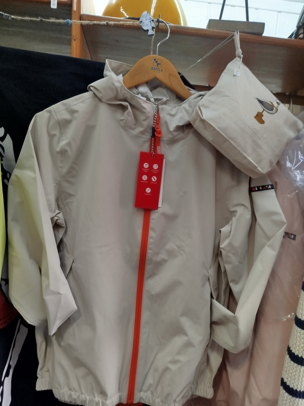 Chubasquero-Impermeable_transpirable-para-Señora